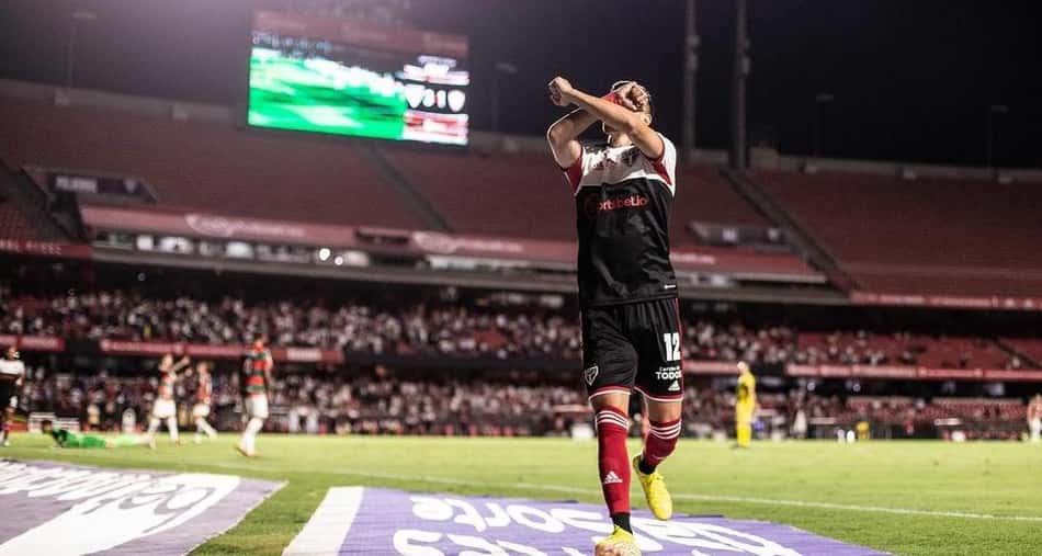 Defesa de Pedrinho rebate acusações e alega que jogador do São Paulo foi agredido pela ex-namorada