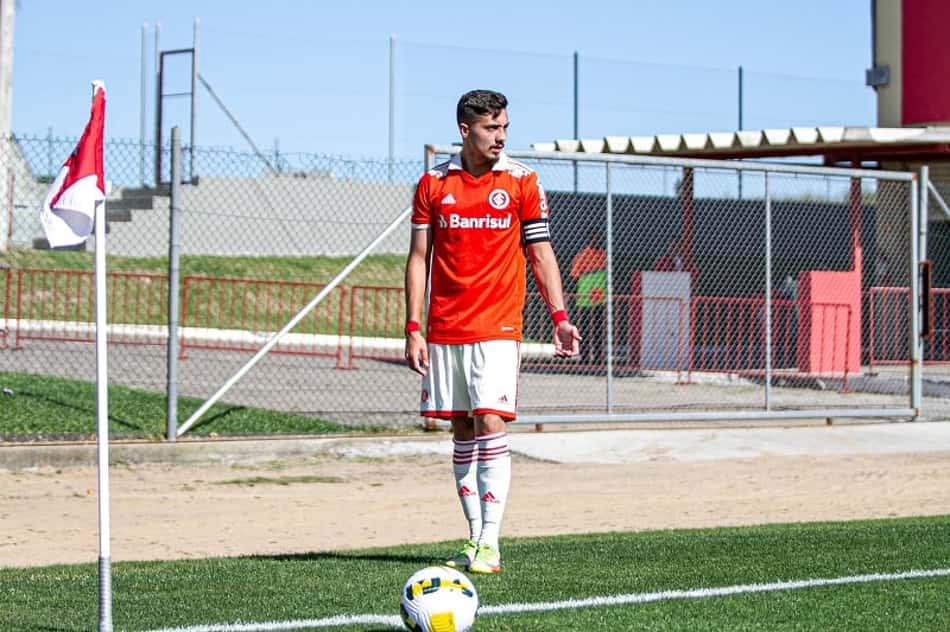 Internacional negocia nome da base para o futebol português