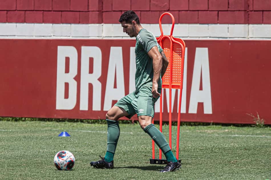 Nino demostra tranquilidade quanto à renovação com Fluminense e fala da saída de Yago Felipe