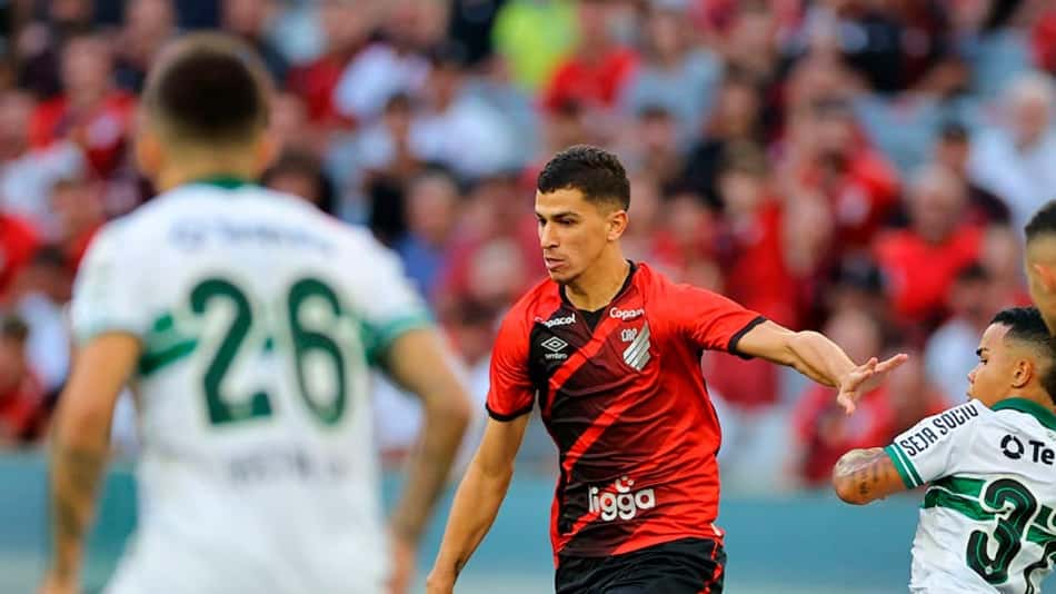 Em jogo marcado por briga, Athletico e Coritiba terminam clássico no empate