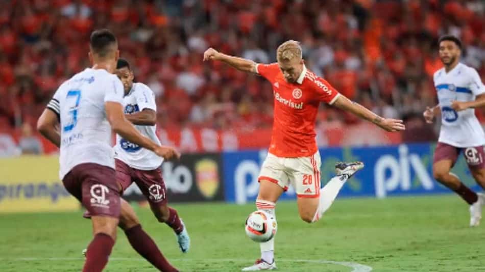 Internacional sofre pressão, leva virada, mas busca empate com Caxias no Beira-Rio pelo Gauchão