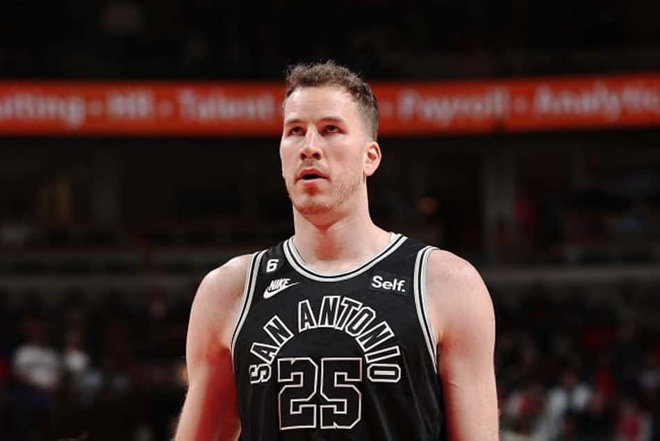 Raptors fecha troca com o Spurs e adquire Jakob Poelt