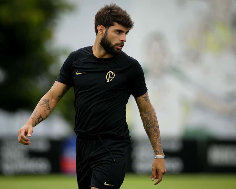 Namorada de Yuri Alberto exclui conta na web após receber ataques da torcida do Corinthians