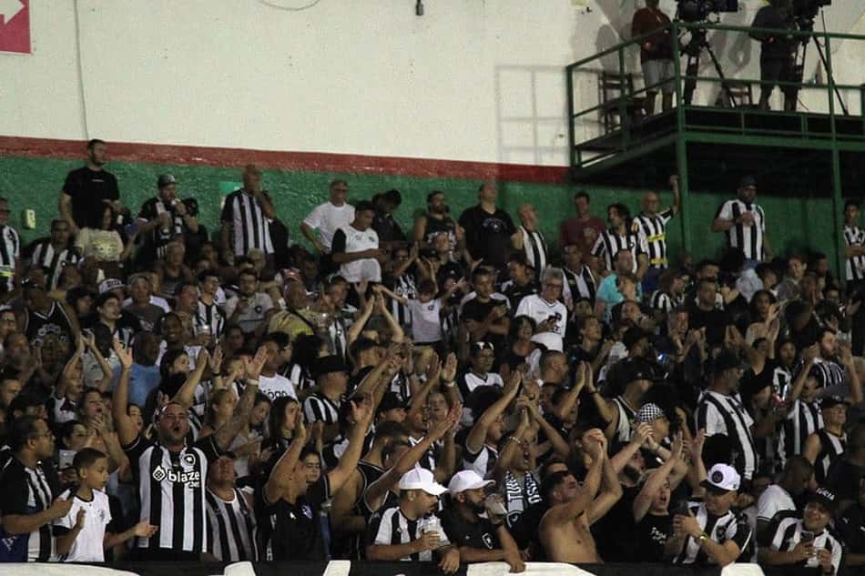Influenciador botafoguense dispara contra marketing do clube: 'Muito falho'
