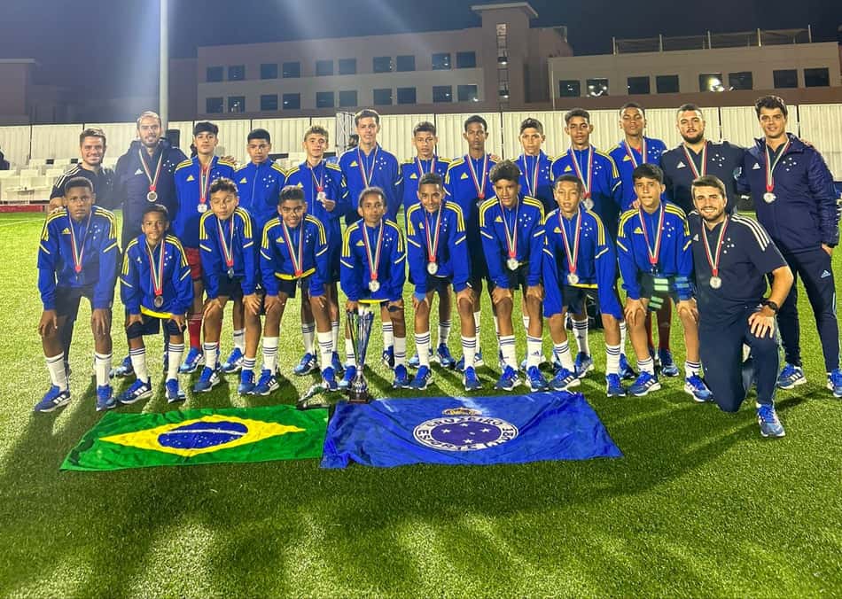 Sob os olhares de Ronaldo, time Sub-13 do Cruzeiro é vice-campeão de torneio em Dubai