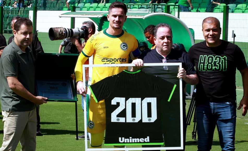 Tadeu atinge 200 partidas com a camisa do Goiás e festeja: 'Conquista para poucos'