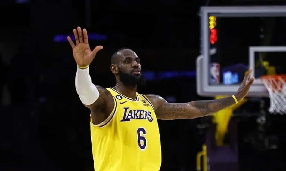 Charles Barkley: "LeBron James tem a melhor carreira da história dos esportes"