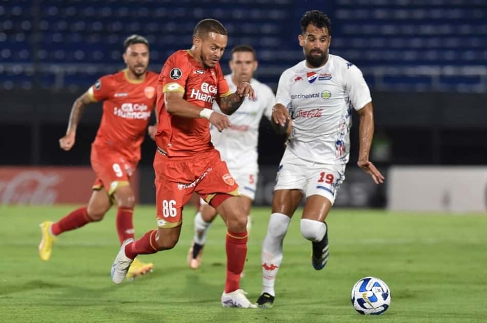 Libertadores: em virada incrível, Nacional-PAR elimina o Huancayo
