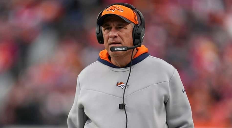 Miami Dolphins contrata Vic Fangio, ex-head coach do Denver Broncos, para coordenação defensiva