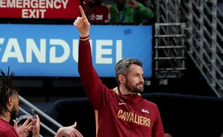 Suns e Warriors entram na disputa para contratar Kevin Love