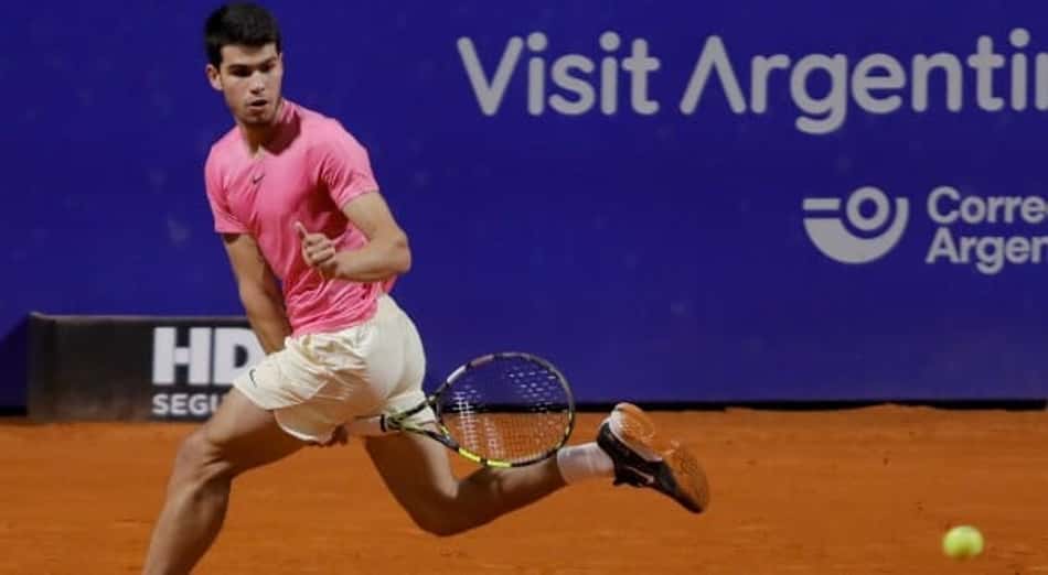 Alcaraz é campeão em Buenos Aires e pode grudar em Djokovic após Rio Open