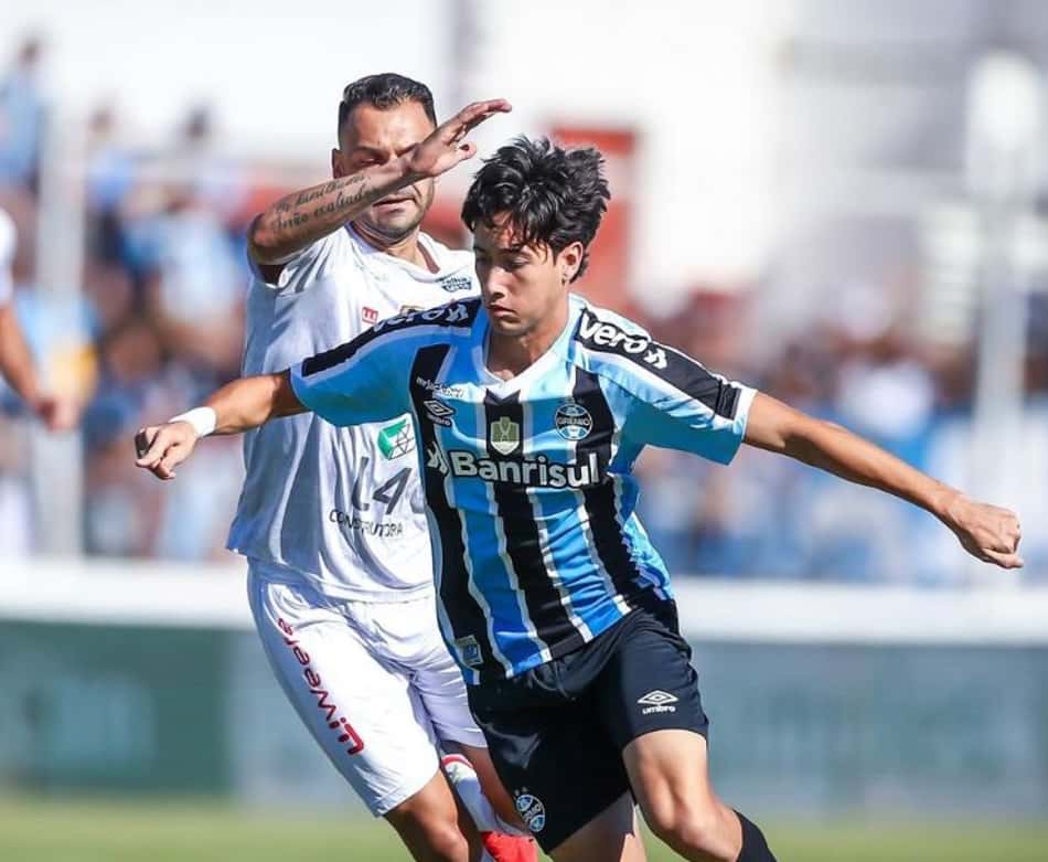 Com reservas, Grêmio empata com o São Luiz e perde o 100% no Gauchão