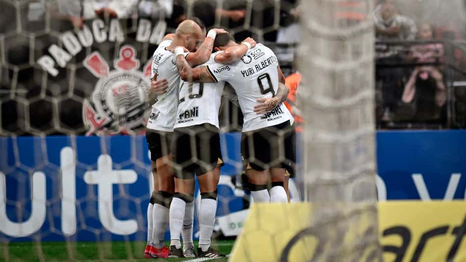 ATUAÇÕES: Defesa deixa a desejar, mas ataque se destaca em vitória do Corinthians