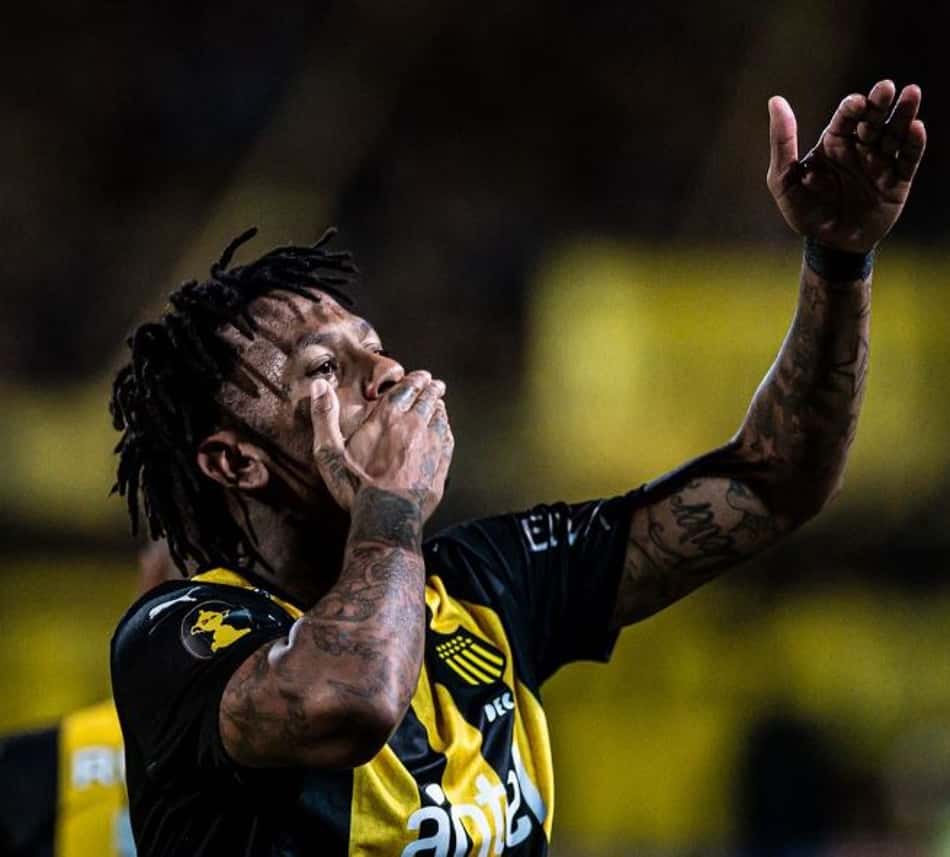 Ex-Inter, Abel Hernández marca seu primeiro gol no clube novo