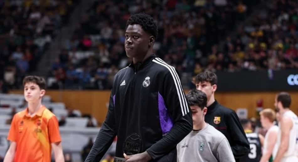 Conheça o jogador de 13 anos do Real Madrid que arrasou contra o Barcelona
