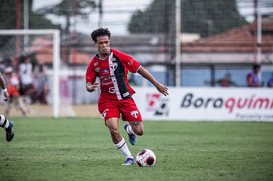 Emprestado pelo Corinthians, lateral prevê duelo difícil do Primavera diante da Ponte Preta pela Série A2
