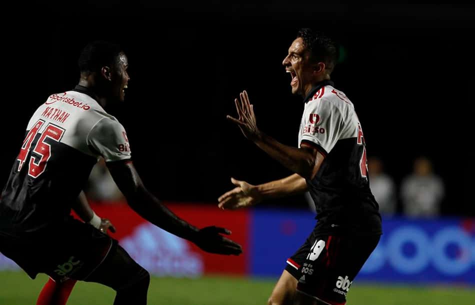 Elogiado por Ceni, Nathan explica jogada que gerou gol de Pedrinho em vitória do São Paulo