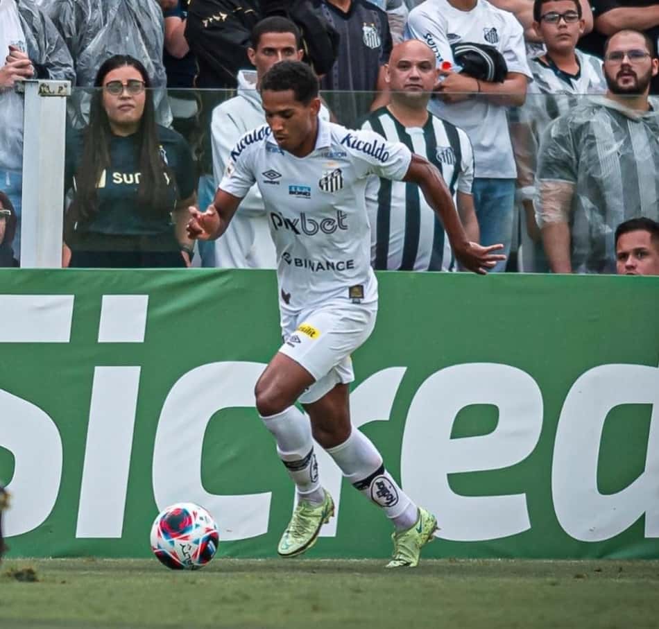 João Lucas elogia vitória do Santos no Paulistão, projeta semana e diz como se sente no Peixe