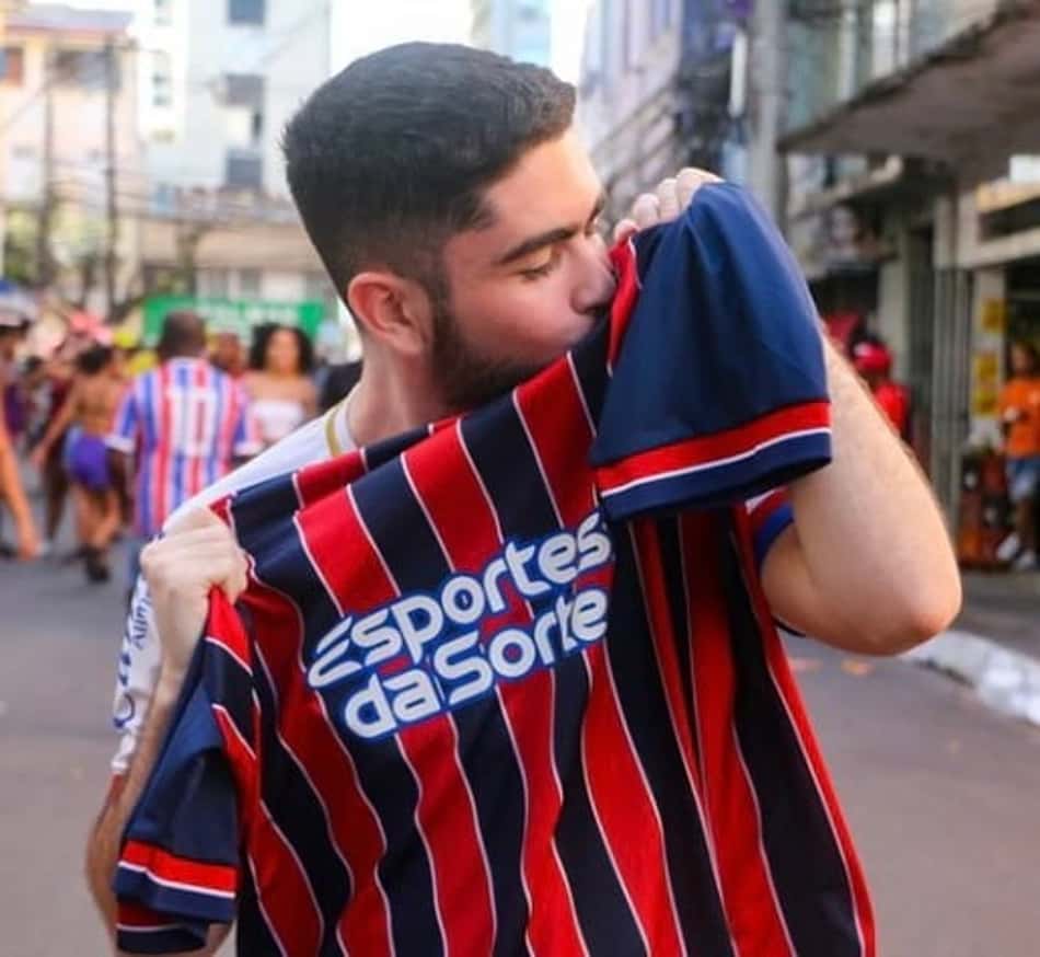 Bahia distribui camisas oficiais em Salvador durante o Carnaval