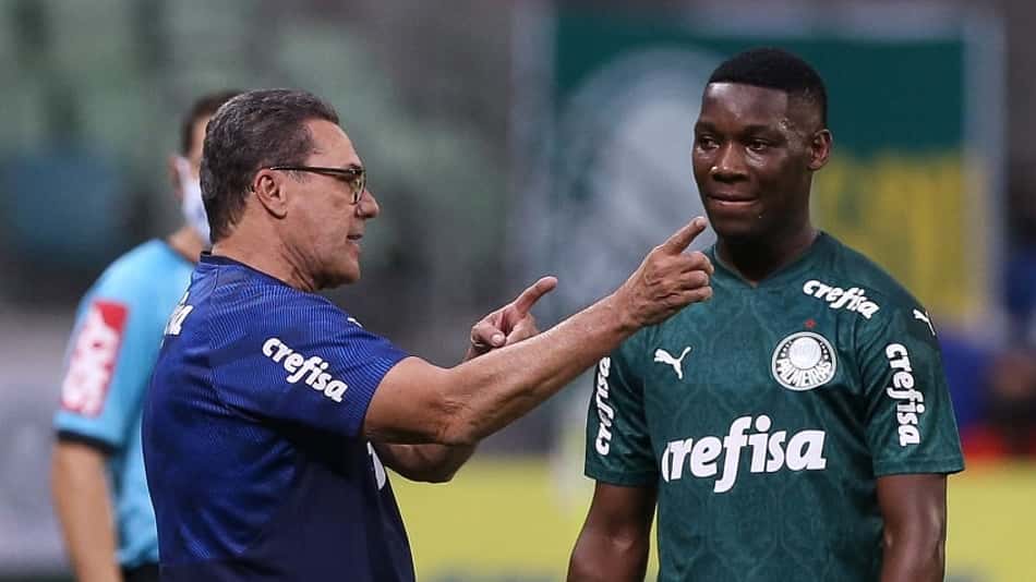 VÍDEO: João Paulo Sampaio diz ao LANCE! qual foi a maior contratação do Palmeiras para a base