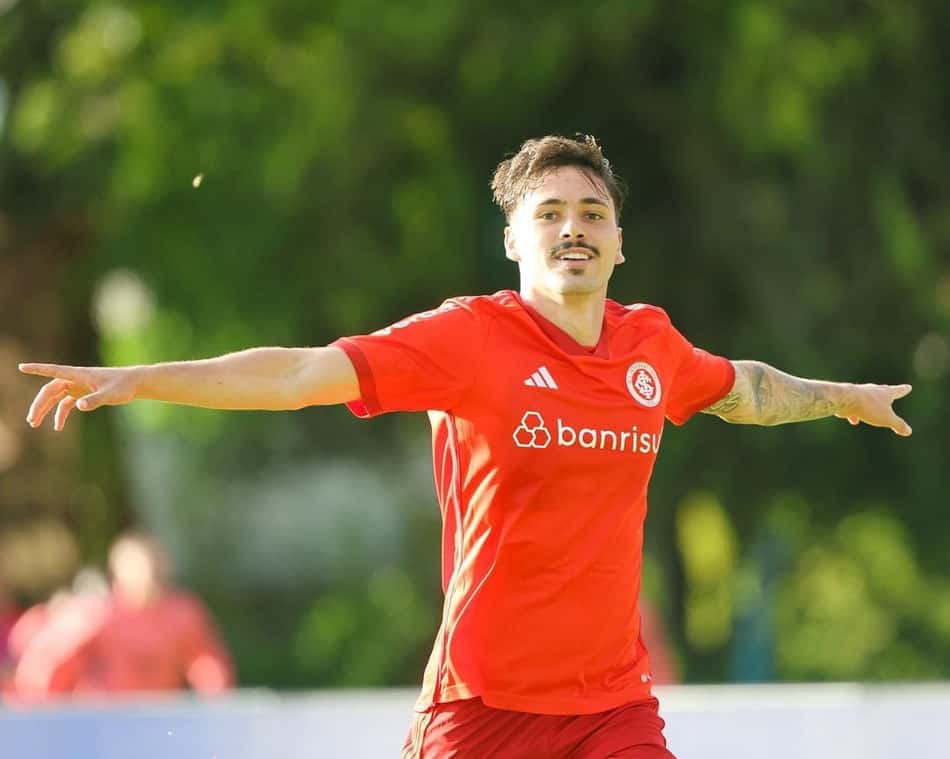 Com gol do artilheiro, Internacional vence Aimoré e vira chave para o Gre-Nal