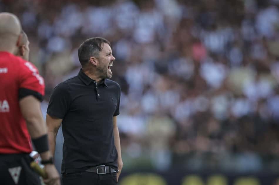 'Podemos jogar melhor', afirma Coudet, que defende 'processo de crescimento' do elenco do Atlético-MG