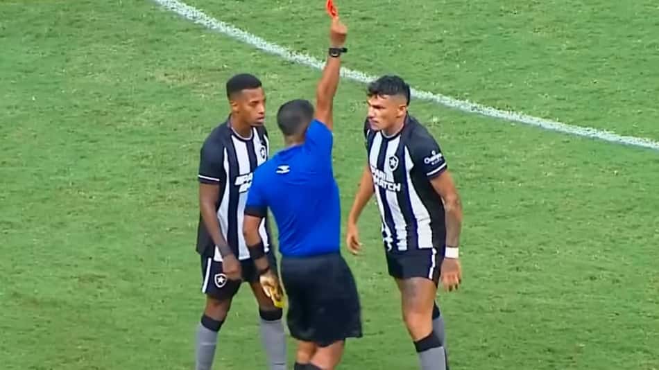 Expulsão Tiquinho Soares
