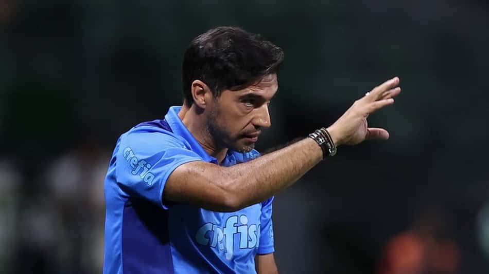Gol adversário no fim volta a atormentar Palmeiras, e Abel promete conversa
