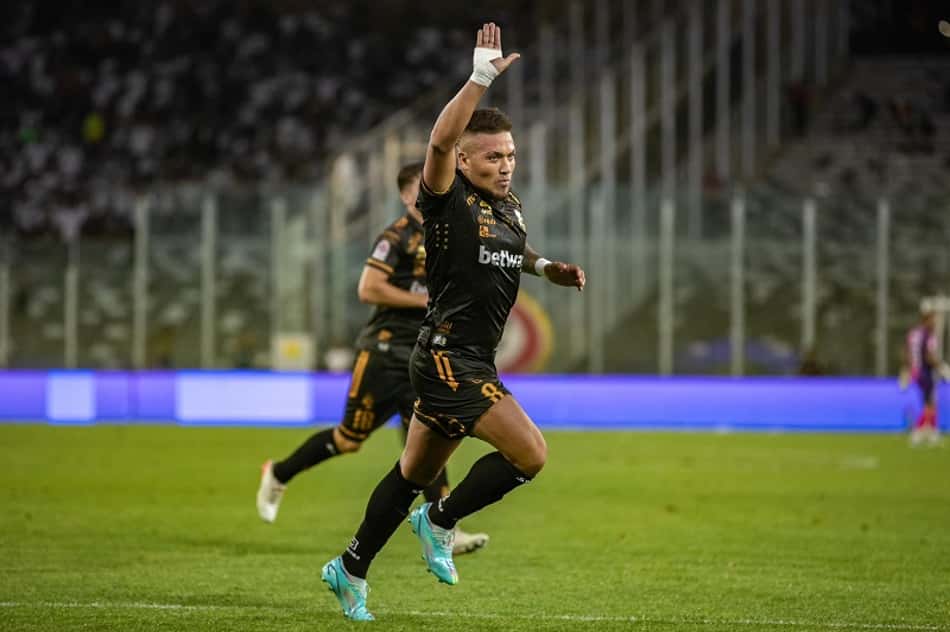 Parraguez honrou a 'Lei do Ex' em duelo do Campeonato Chileno