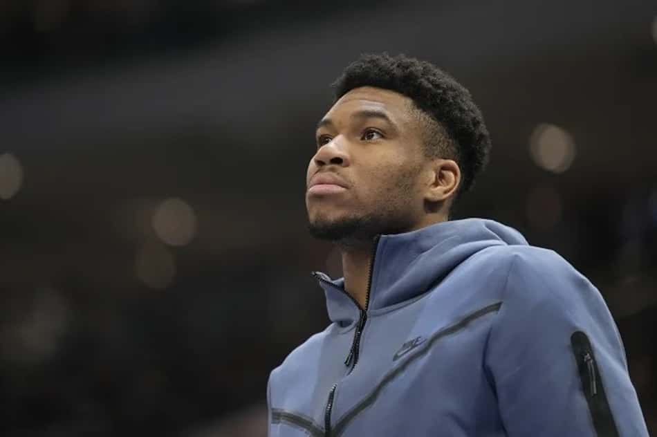 Giannis Antetokounmpo provoca Kevin Durant: "Posso ensinar como cuidar do seu próprio time"