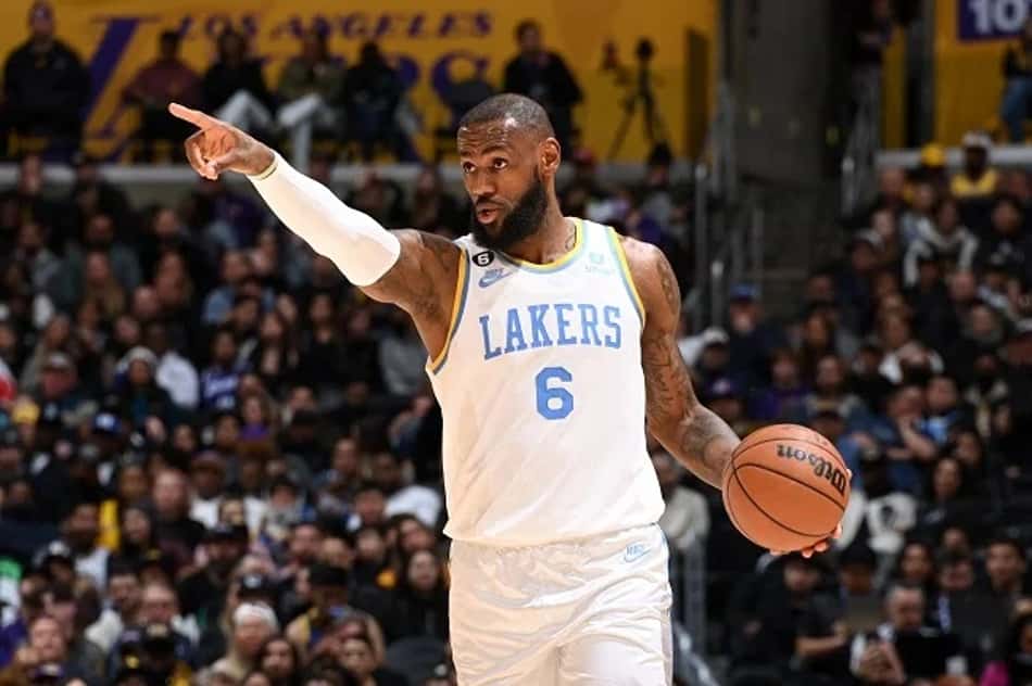 LeBron James jogava lesionado desde janeiro para ajudar Lakers