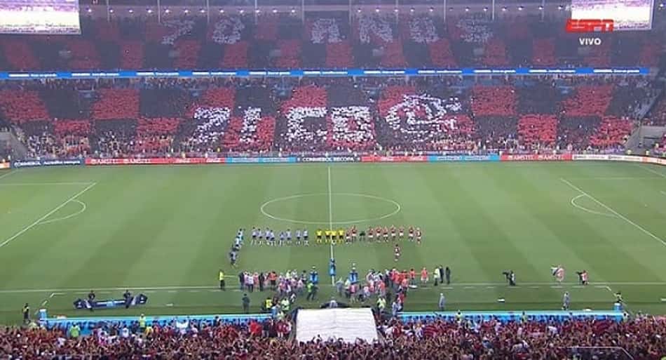 Mosaico da torcida do Flamengo vira piada na web; relembre outros casos