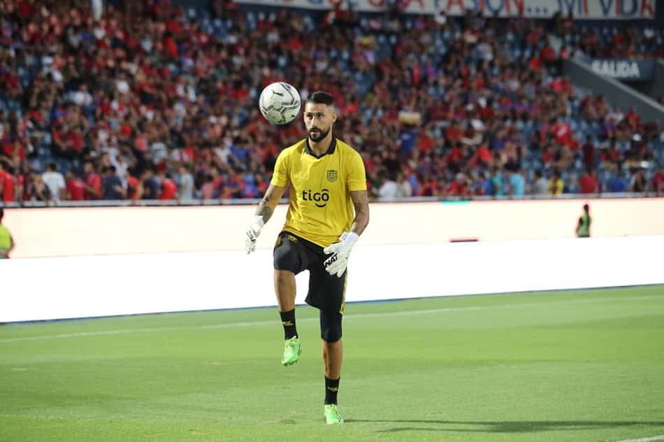 Goleiro Martín Rodríguez se prepara visando clássico no Paraguai