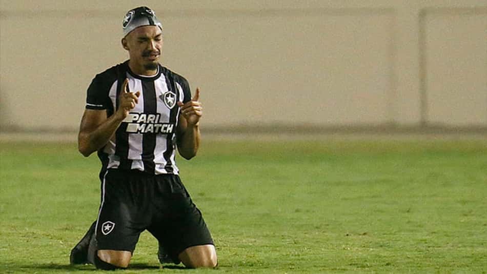 Após início positivo, sistema defensivo do Botafogo apresenta fragilidades