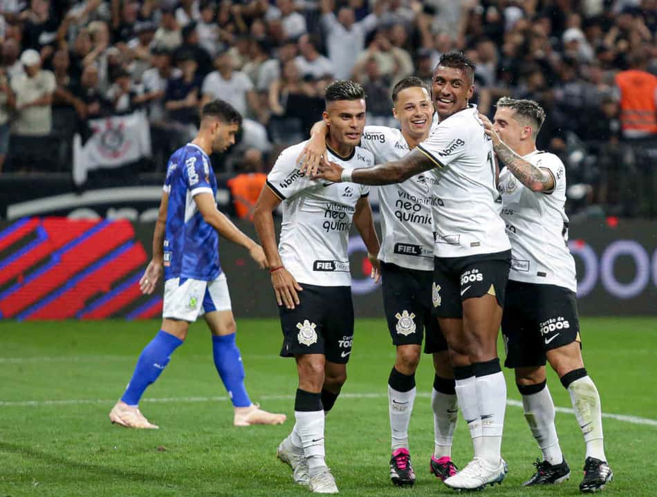 Fausto Vera enaltece esforço de Paulinho no Corinthians e comenta sobre chance na Argentina