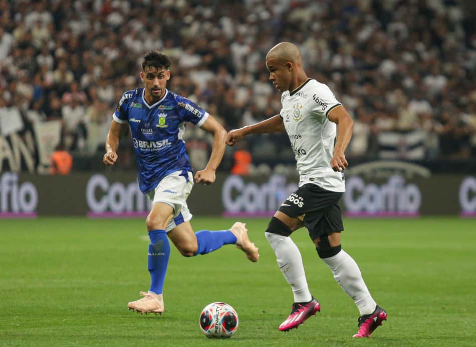 Personalidade e elogios de Lázaro: Pedrinho impressiona em estreia pelo Corinthians