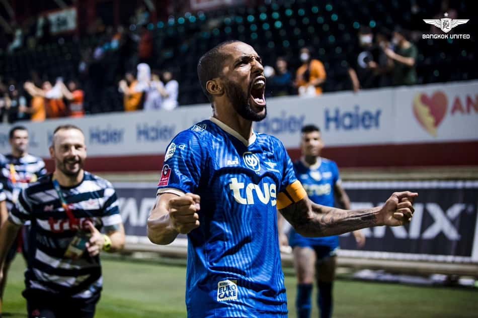 Zagueiro Everton celebra 'Lei do Ex' pelo Bangkok United