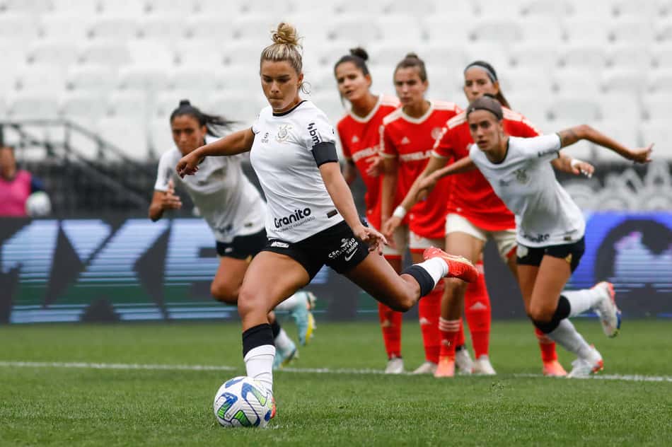 Tamires, do Corinthians, aponta maior conquista do futebol feminino e avalia importância da Copa do Mundo