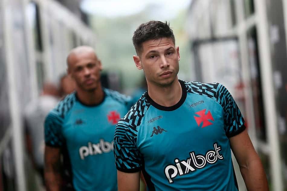 Manuel Capasso mostra as credenciais e cai nas graças da torcida do Vasco