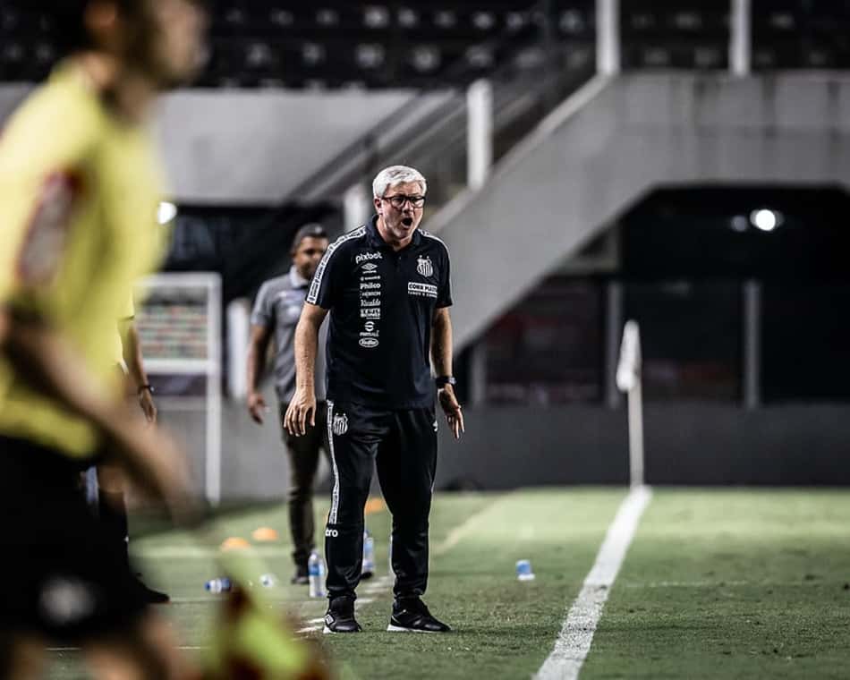 Odair destaca evolução do Santos e enaltece jogada trabalhada em treinamento