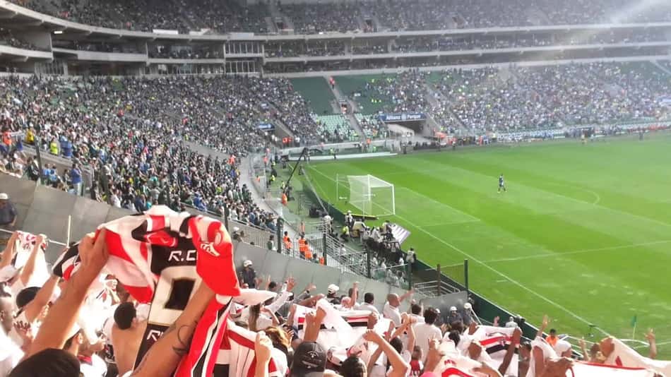 Torcida do São Paulo se empolga em quebrar recorde de público de arena do Palmeiras, mas carga limitada impede 'sonho'
