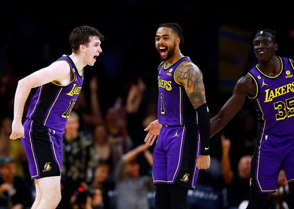 D'Angelo Russell volta, brilha e Lakers bate Raptors