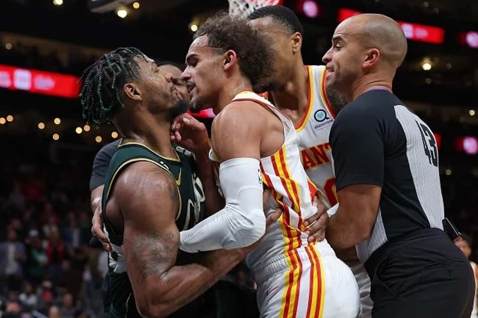 Marcus Smart leva chute de Trae Young, mas é expulso