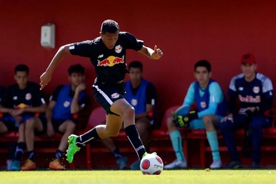Com multa milionária, jóia da base do Bragantino estende seu contrato com o clube