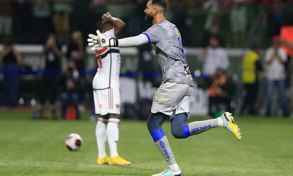 VÍDEO: Decisivo, goleiro do Água Santa fala sobre classificação em cima do São Paulo e destaca pressão