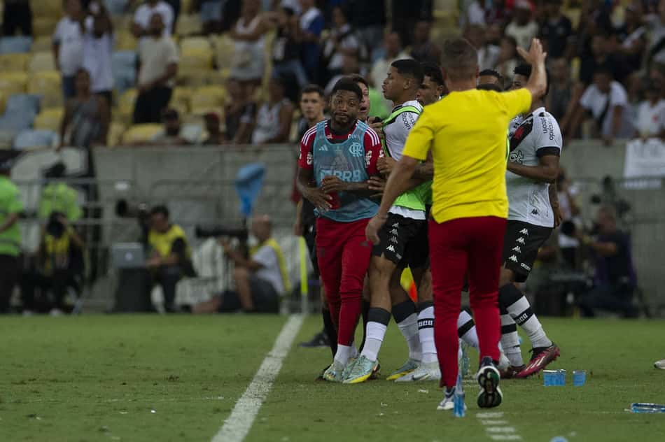Atacantes do Flamengo correm risco de serem desfalques contra o Fluminense, no segundo jogo da decisão do Carioca