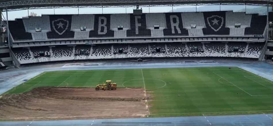 Diretor do Botafogo revela detalhes das obras no Nilton Santos: 'Está ficando verdinho'