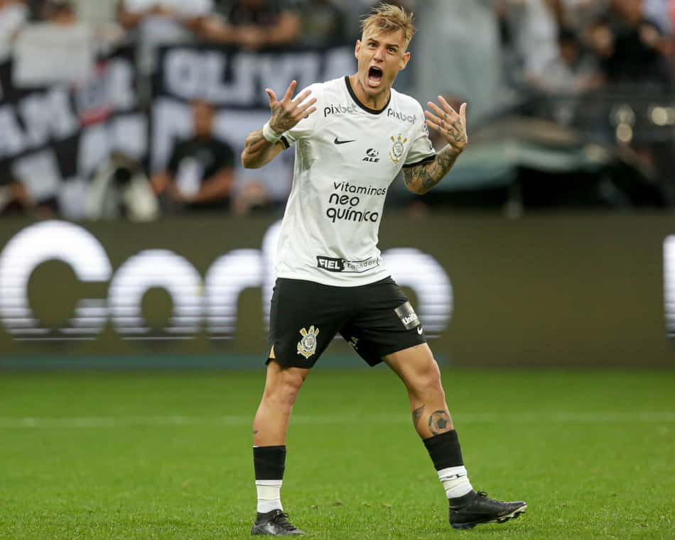 E o Róger Guedes, vai sair? Atacante vira 'plano b' em clubes árabes, mas possível investida ainda 'atormenta' o Corinthians