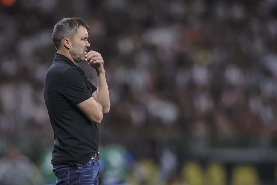 Coudet cita alívio após classificação do Atlético-MG na Libertadores: 'Tiramos um elefante dos ombros'