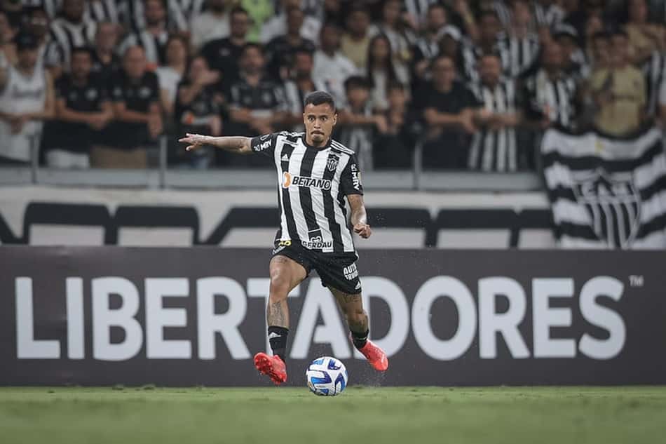 Com carta na manga, Palmeiras tem dia decisivo na busca pelo volante Allan
